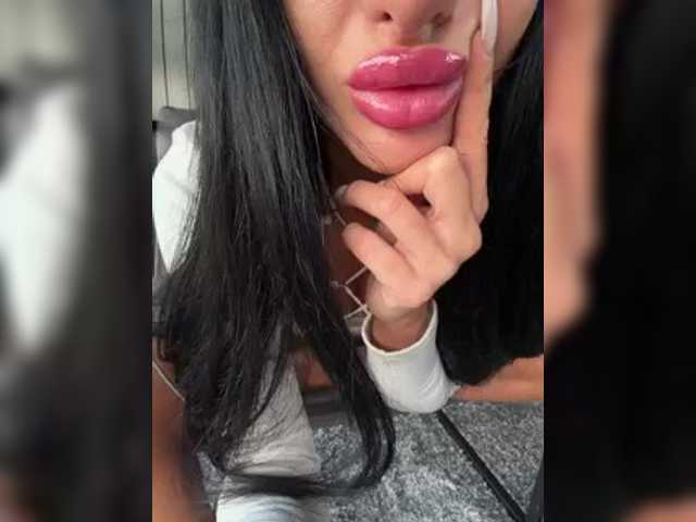 LuxeMia1 live cam on BongaCams