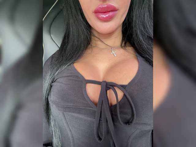 LuxeMia1 live cam on BongaCams