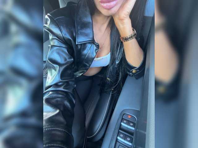LuxeMia1 live cam on BongaCams