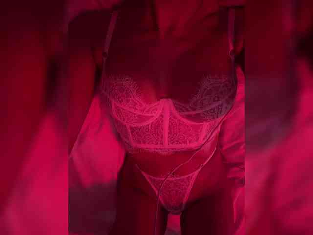 LuxeMia1 webcam