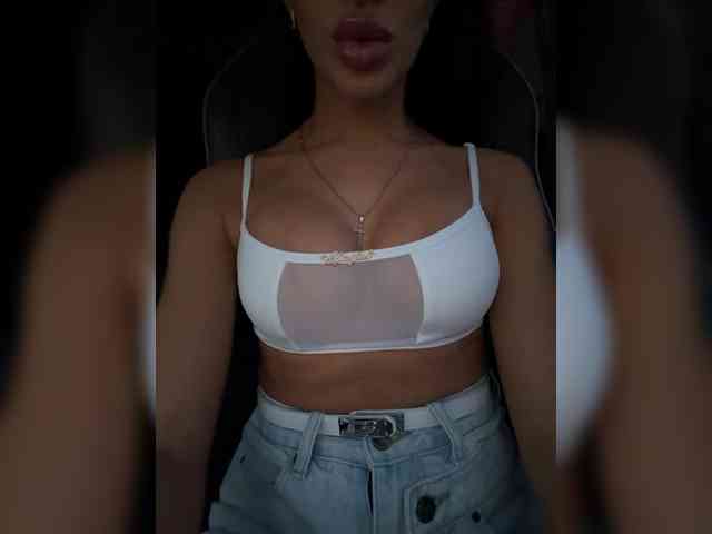 LuxeMia1 webcam