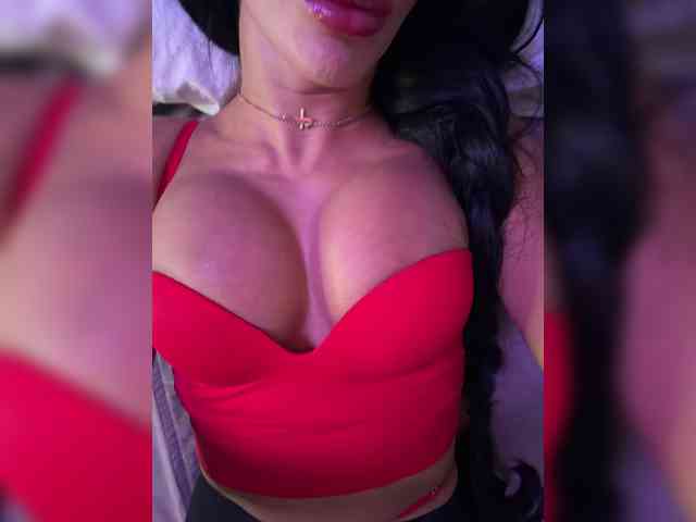 LuxeMia1 webcam