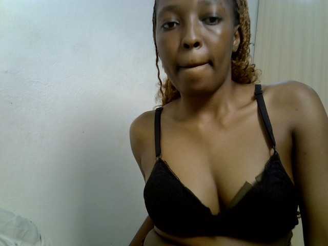 slutty-vicky90 live cam on BongaCams