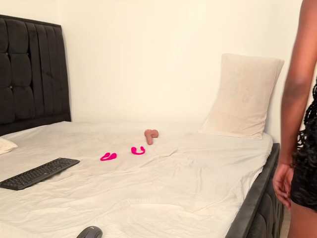 Naughty-Queen live cam on BongaCams