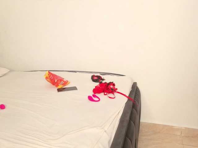 Naughty-Queen live cam on BongaCams