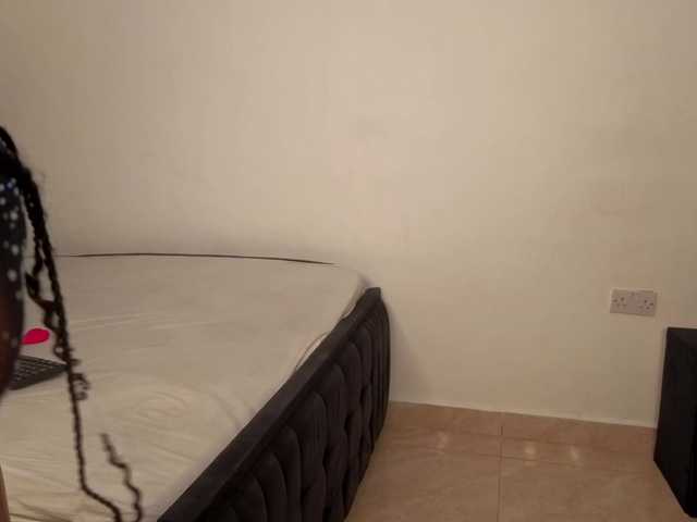 Naughty-Queen live cam on BongaCams