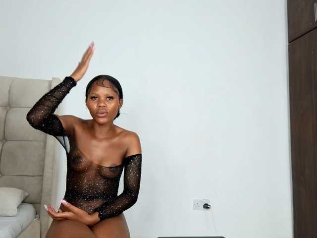 Naughty-Queen live cam on BongaCams