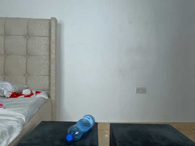 Naughty-Queen live cam on BongaCams