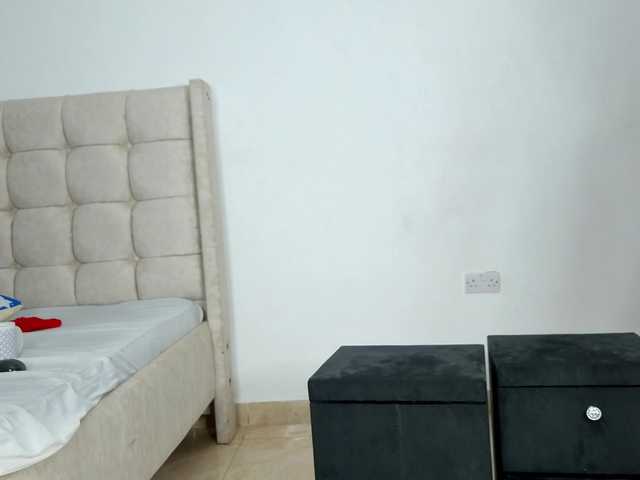 Naughty-Queen — live couple cam