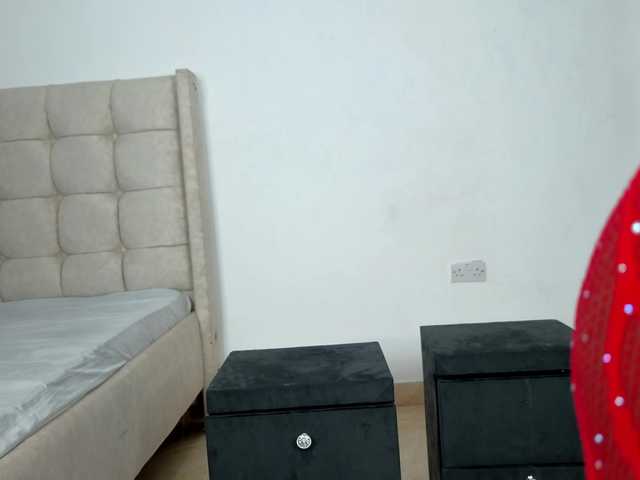 Naughty-Queen — live couple cam