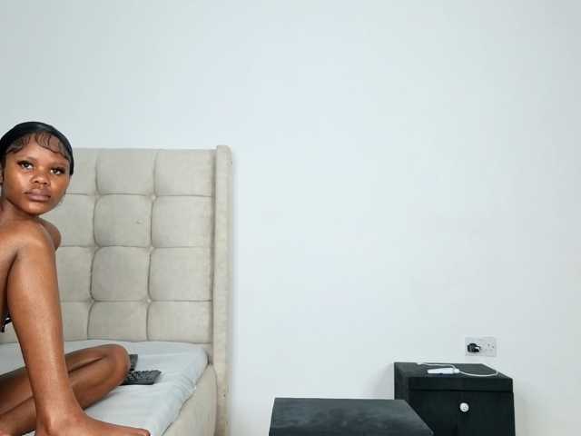 Naughty-Queen live cam on BongaCams