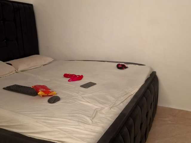 Naughty-Queen live cam on BongaCams
