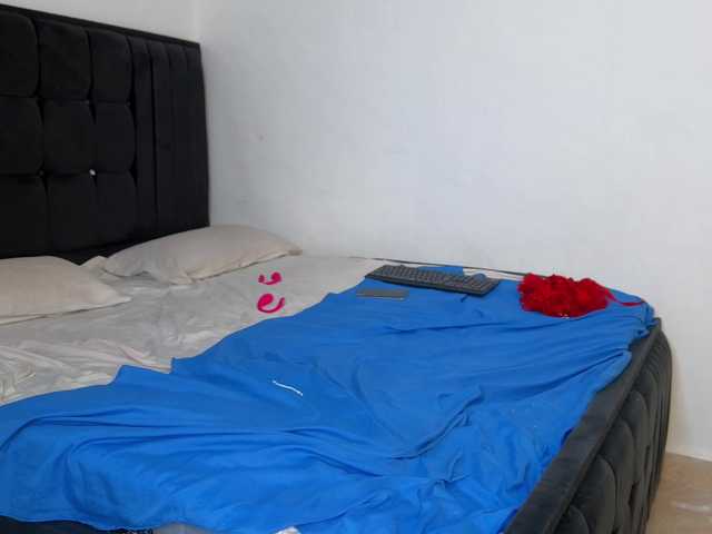 Naughty-Queen live cam on BongaCams