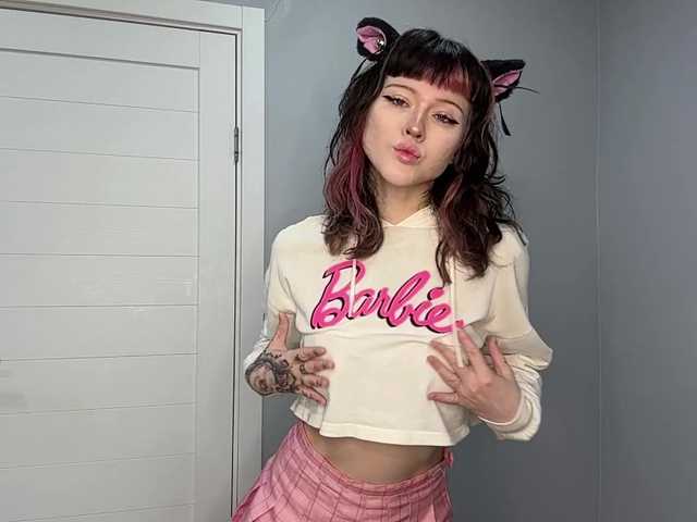 ShadowBarbie — live female cam