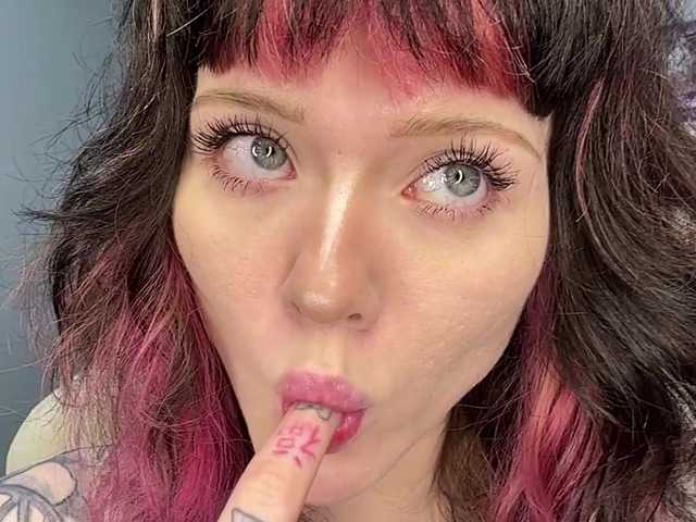 ShadowBarbie live cam on BongaCams