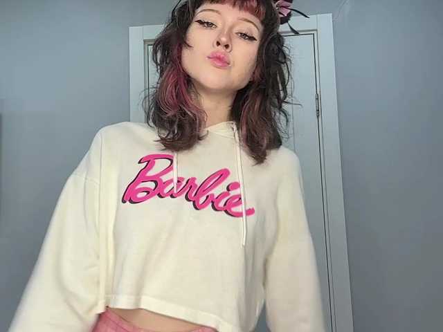 ShadowBarbie — live female cam