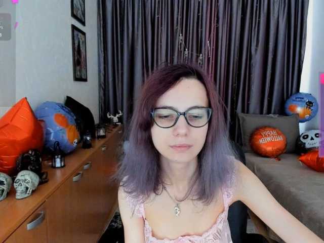 MiniLussiya live cam on BongaCams