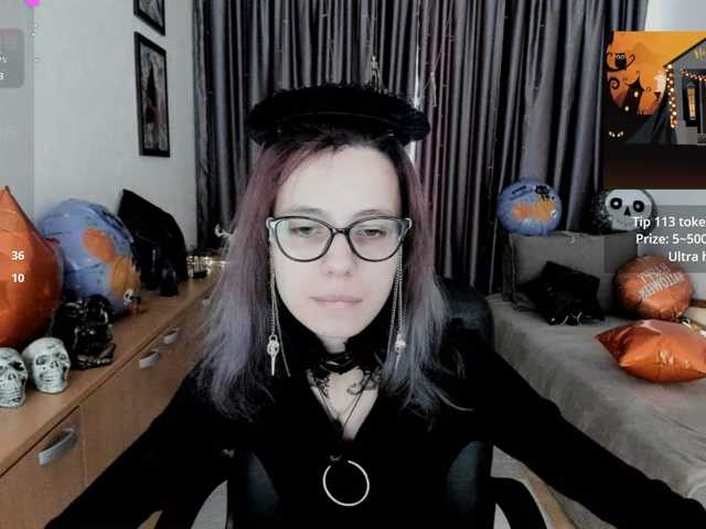 MiniLussiya live cam on BongaCams