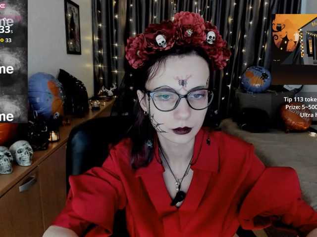 MiniLussiya live cam on BongaCams