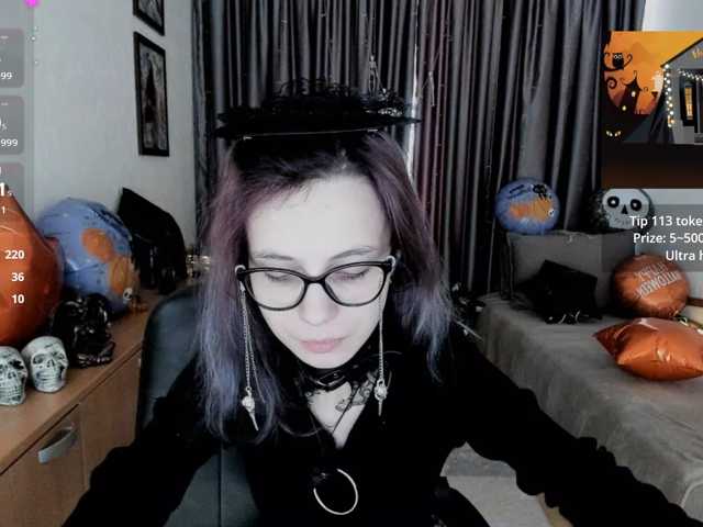 MiniLussiya live cam on BongaCams