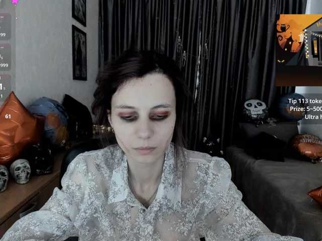 MiniLussiya live cam on BongaCams