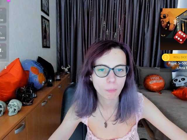 MiniLussiya live cam on BongaCams