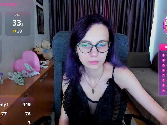 MiniLussiya — live female cam