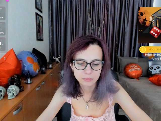 MiniLussiya live cam on BongaCams
