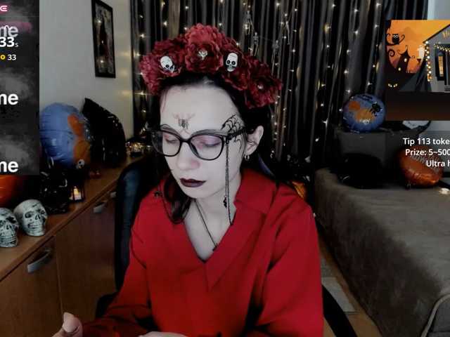 MiniLussiya live cam on BongaCams