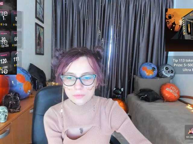 MiniLussiya live cam on BongaCams