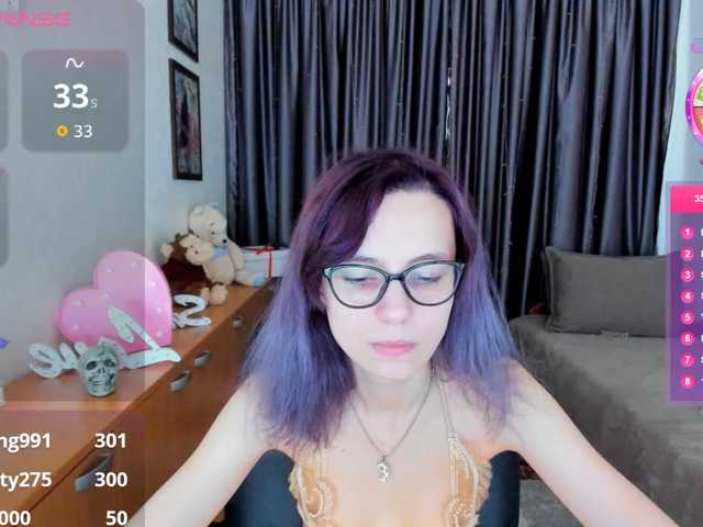 MiniLussiya live cam on BongaCams
