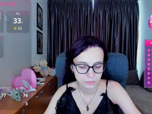 MiniLussiya — live female cam
