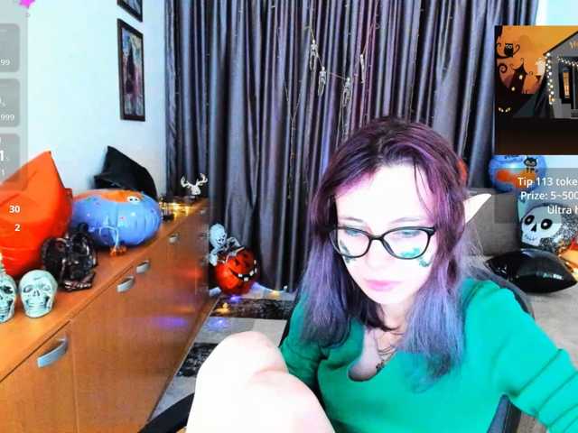 MiniLussiya live cam on BongaCams