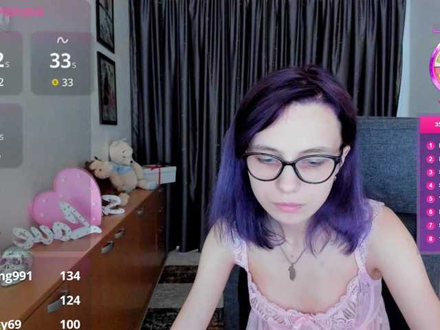 MiniLussiya live cam on BongaCams