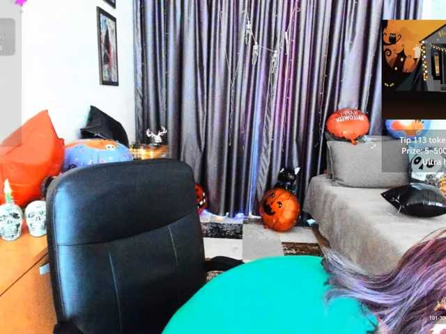 MiniLussiya live cam on BongaCams