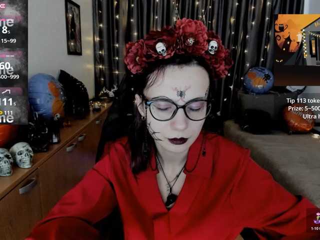 MiniLussiya live cam on BongaCams