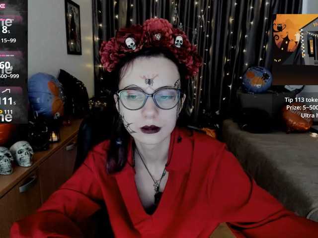 MiniLussiya live cam on BongaCams