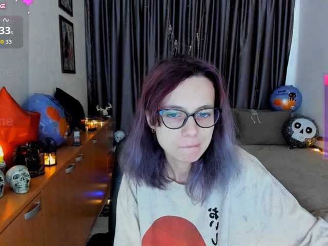 MiniLussiya live cam on BongaCams