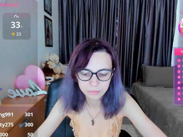 MiniLussiya live cam on BongaCams