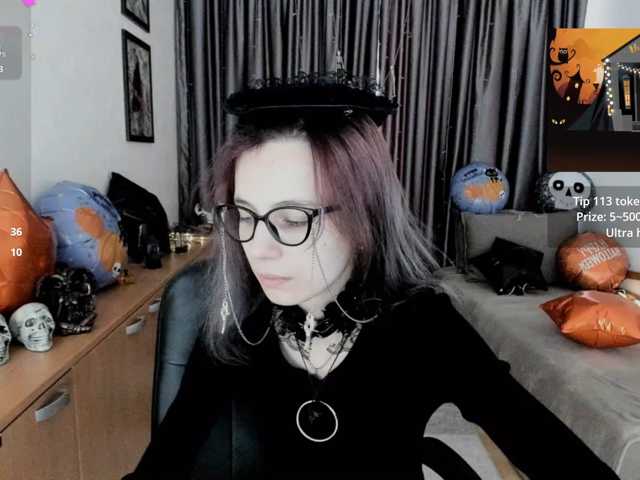 MiniLussiya live cam on BongaCams