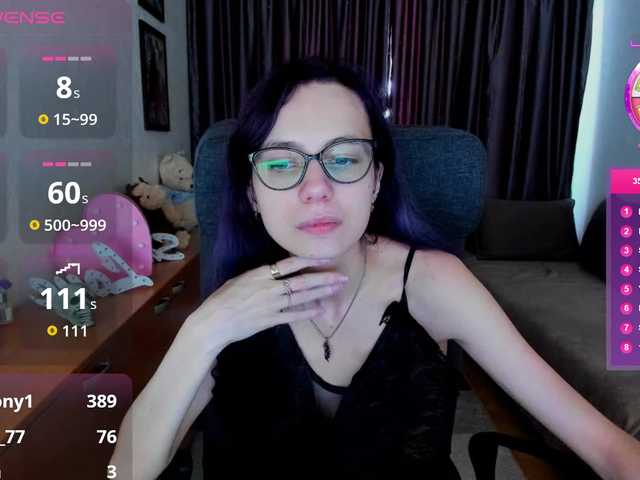 MiniLussiya — live female cam