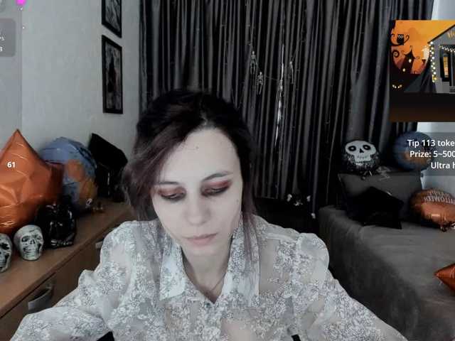 MiniLussiya live cam on BongaCams