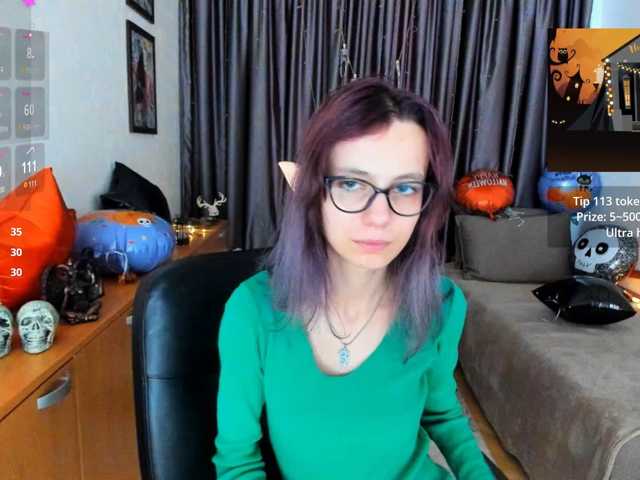 MiniLussiya live cam on BongaCams