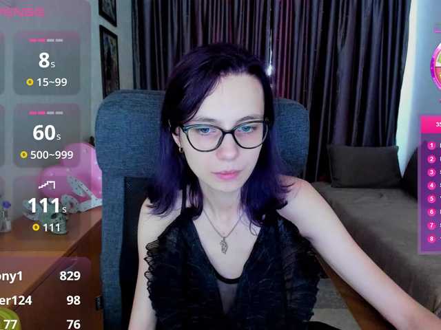 MiniLussiya — live female cam