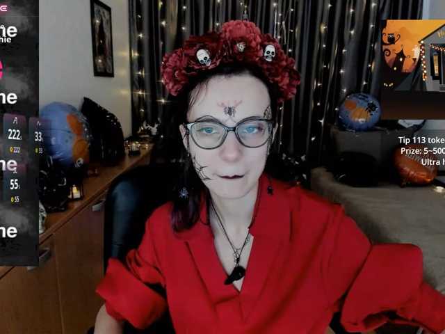 MiniLussiya live cam on BongaCams