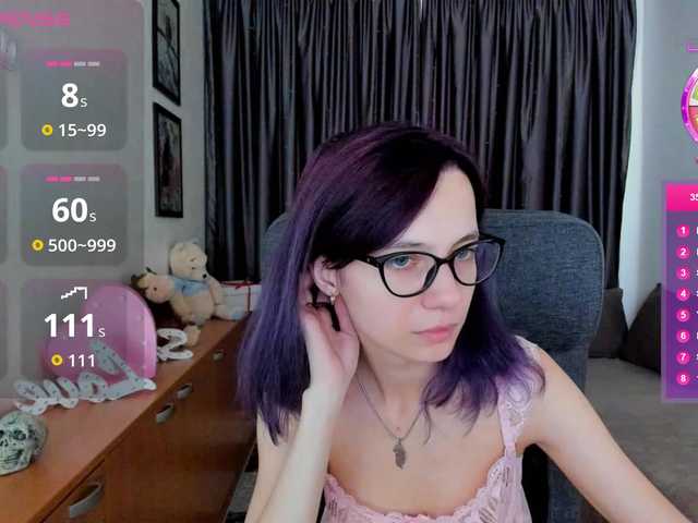 MiniLussiya live cam on BongaCams