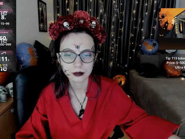 MiniLussiya live cam on BongaCams