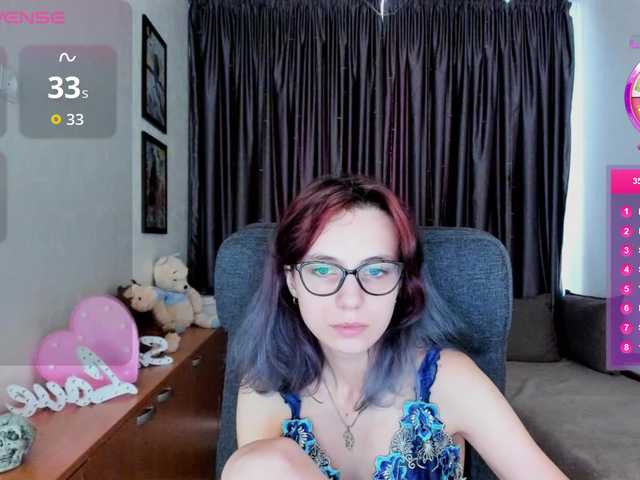 MiniLussiya live cam on BongaCams
