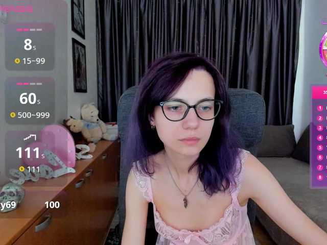 MiniLussiya live cam on BongaCams