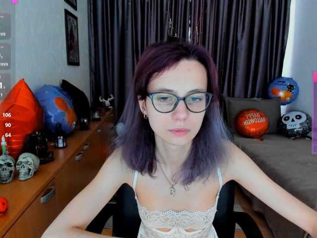 MiniLussiya live cam on BongaCams